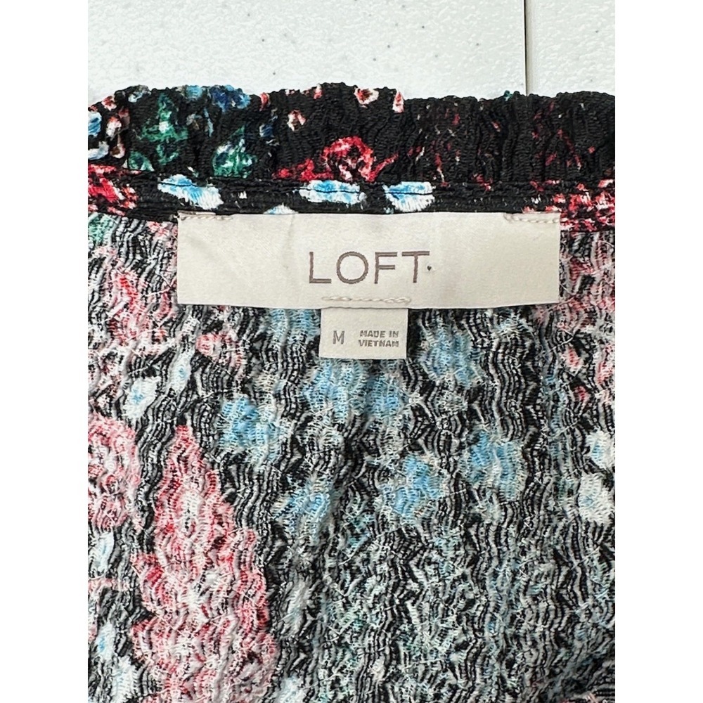 Ann Taylor LOFT Top‎ Womens Medium Black Dark Floral Boho Ruffle V-Neck Textured - Picture 6 of 9